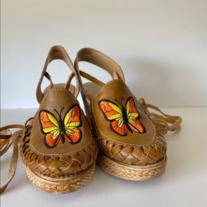 Gorgeous embroidered wedges ***NEW****